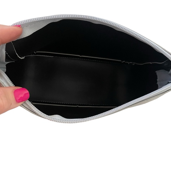 5 for $25! PETERTHOMASROTH CLINICAL SKIN CARE Travel Bag - Picture 3 of 3